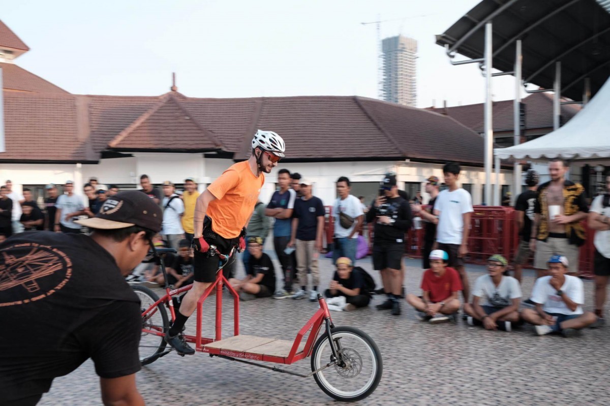 Kompetisi Trick Penuh Tawa